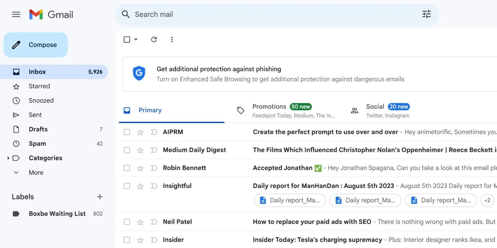 Hộp thư đến Gmail với nhiều email chưa đọc, thể hiện sự quá tải email