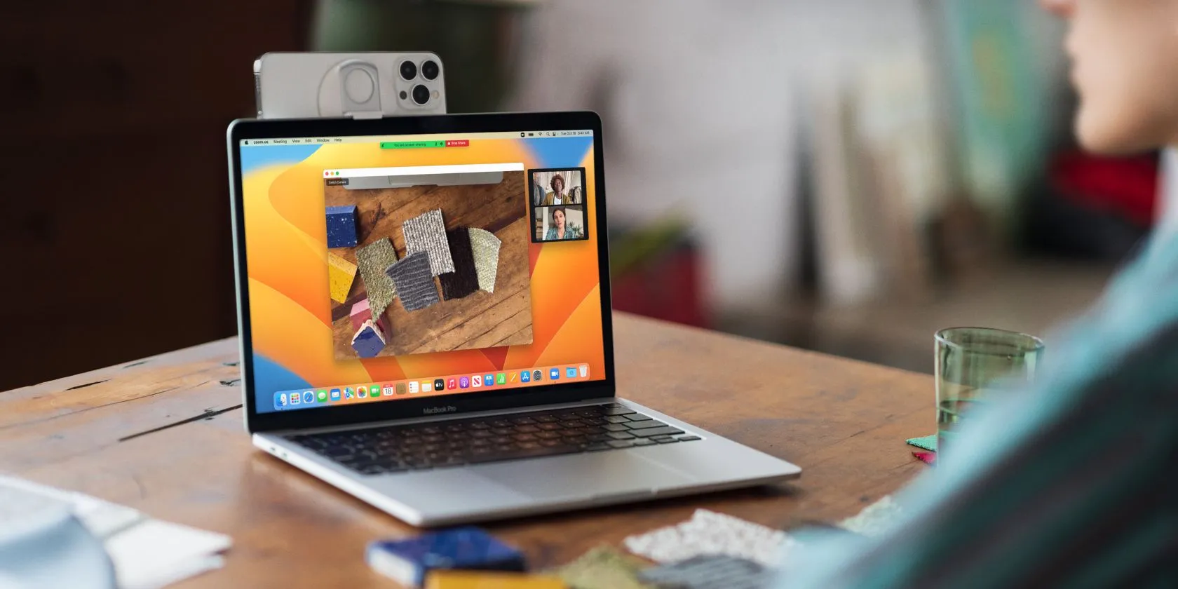 iPhone và MacBook sử dụng Continuity Camera để gọi video