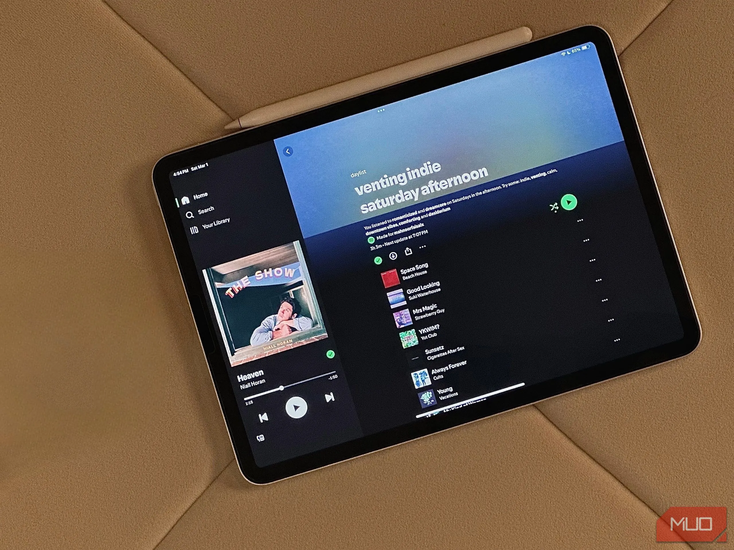 Kết quả chỉnh sửa ảnh iPad bằng công cụ Remove Object của Adobe Express, với vật thể được xóa bỏ mượt mà và tự nhiên hơn nhiều.