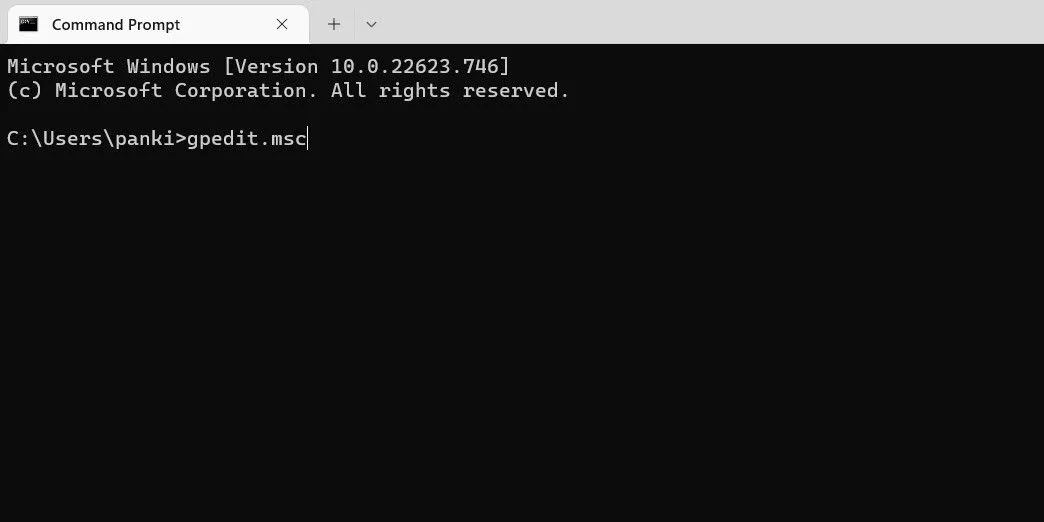 Khởi động gpedit.msc bằng Command Prompt hoặc PowerShell