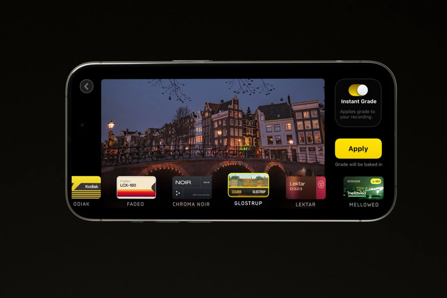 Kino app với tính năng Instant Grade giúp lựa chọn các bảng màu điện ảnh cho video của bạn.