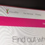 Logo của 23andMe, công ty xét nghiệm di truyền bị phạt vì rò rỉ dữ liệu khách hàng.