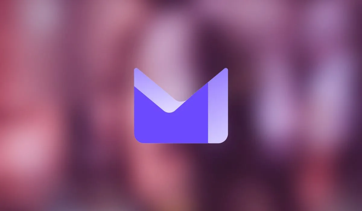 Logo của Proton Mail, dịch vụ email bảo mật, trên nền tím mờ