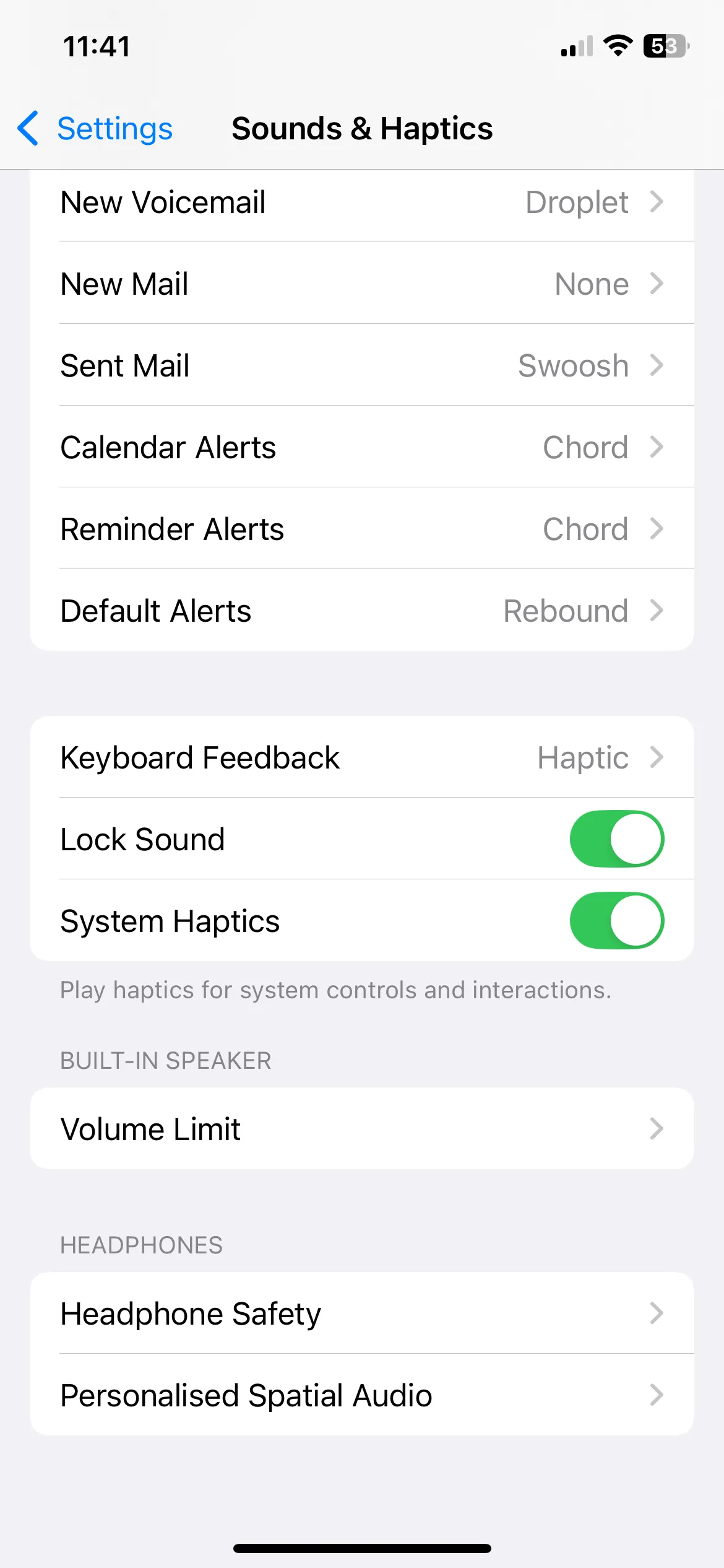 Màn hình Âm thanh &amp; Cảm ứng trong Cài đặt iPhone để tắt phản hồi rung hệ thống