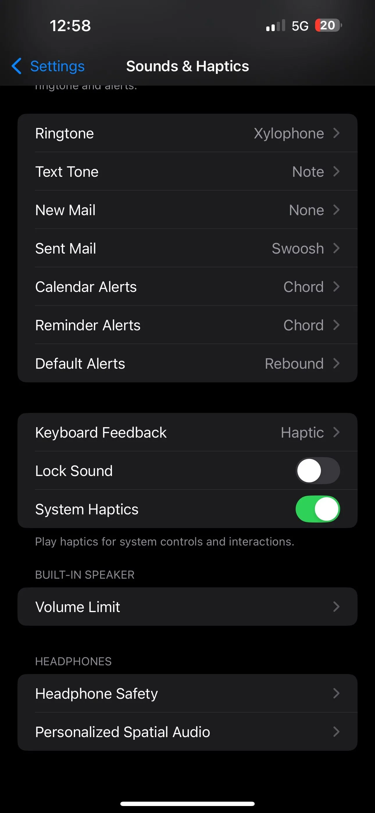 Màn hình cài đặt Âm thanh & Cảm ứng trên iPhone với tùy chọn Giới hạn Âm lượng.