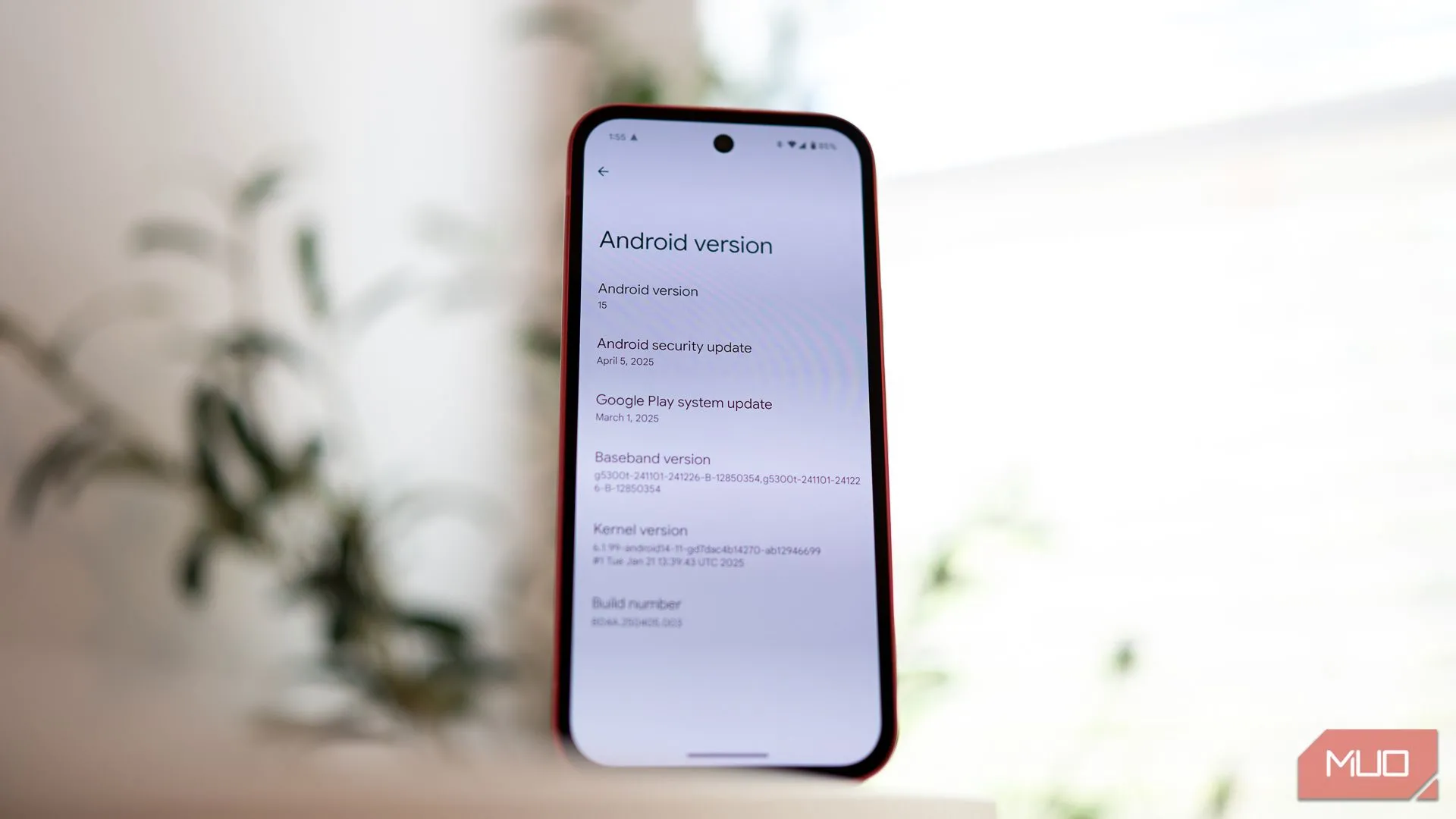 Màn hình cài đặt phiên bản Android trên Google Pixel 9a, minh họa cam kết cập nhật phần mềm dài hạn.