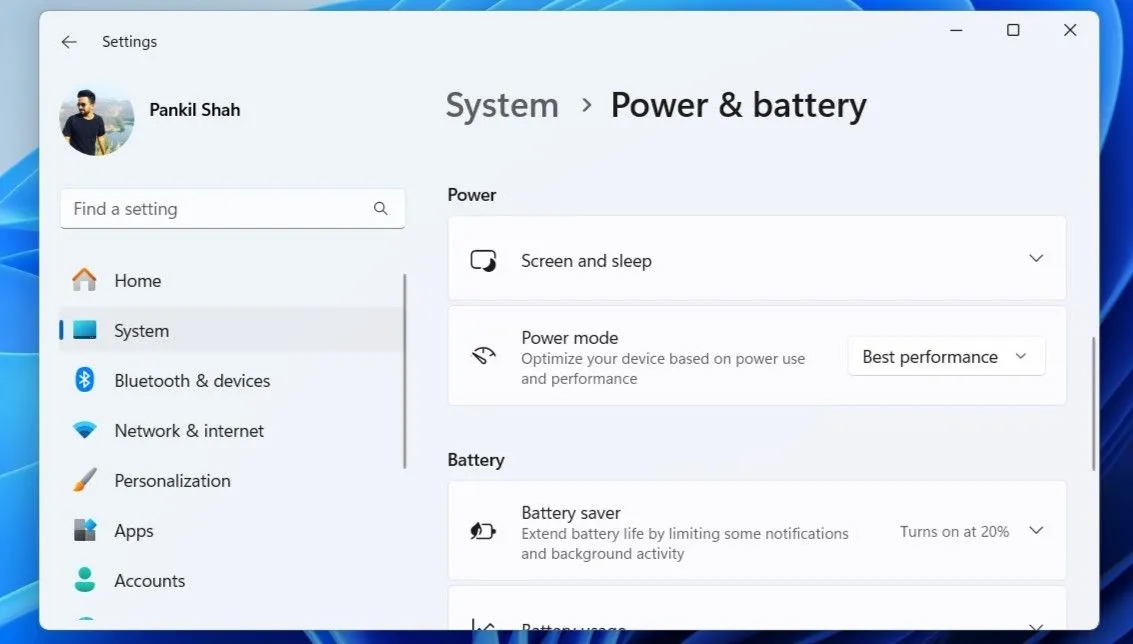 Màn hình cài đặt &quot;Power &amp; battery&quot; (Nguồn &amp; pin) trong ứng dụng Cài đặt của Windows 11