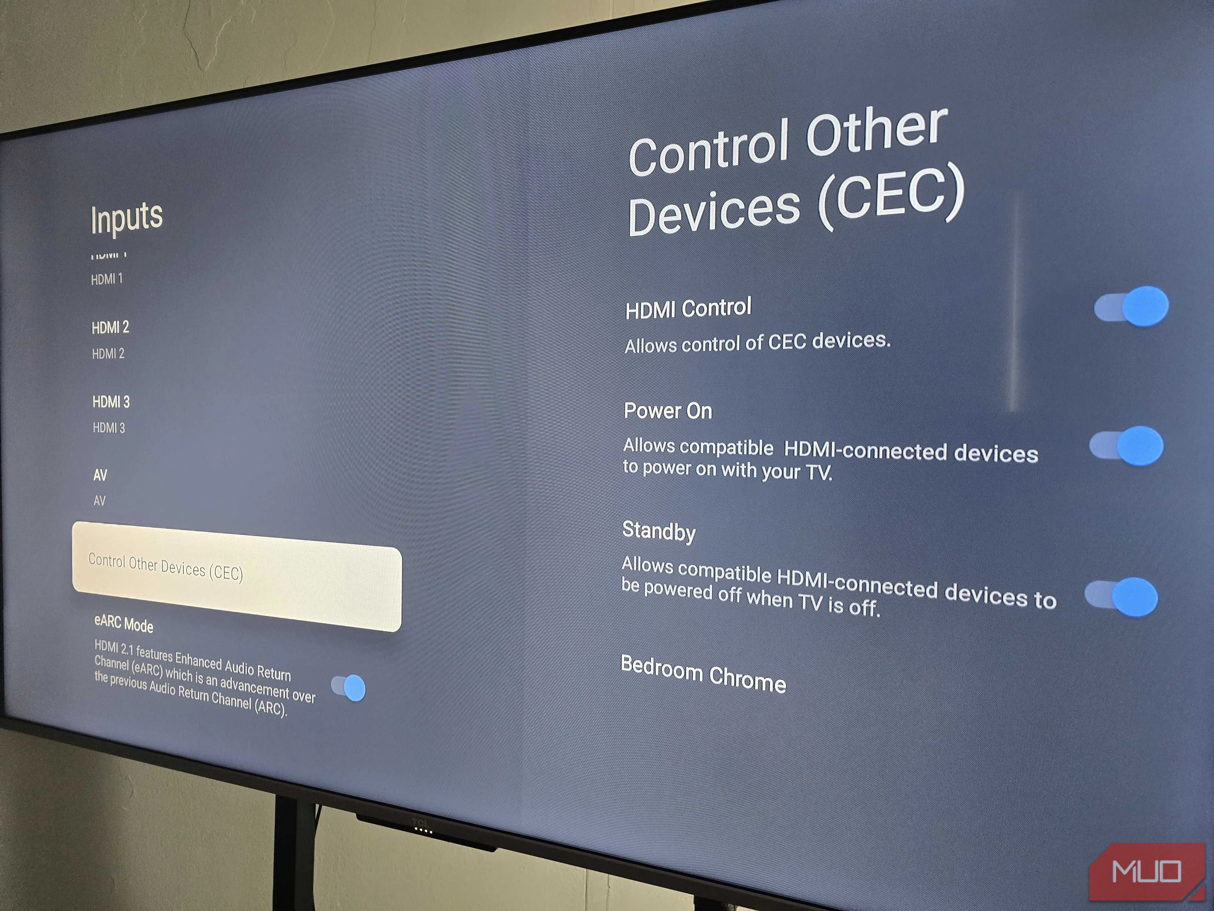 Màn hình cài đặt tính năng HDMI-CEC trên giao diện Smart TV TCL, hiển thị tùy chọn "Control Other Devices (CEC)".