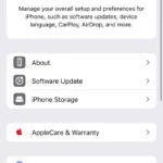 Màn hình cài đặt trên iPhone hiển thị tùy chọn Cài đặt chung để kiểm tra thông tin thiết bị