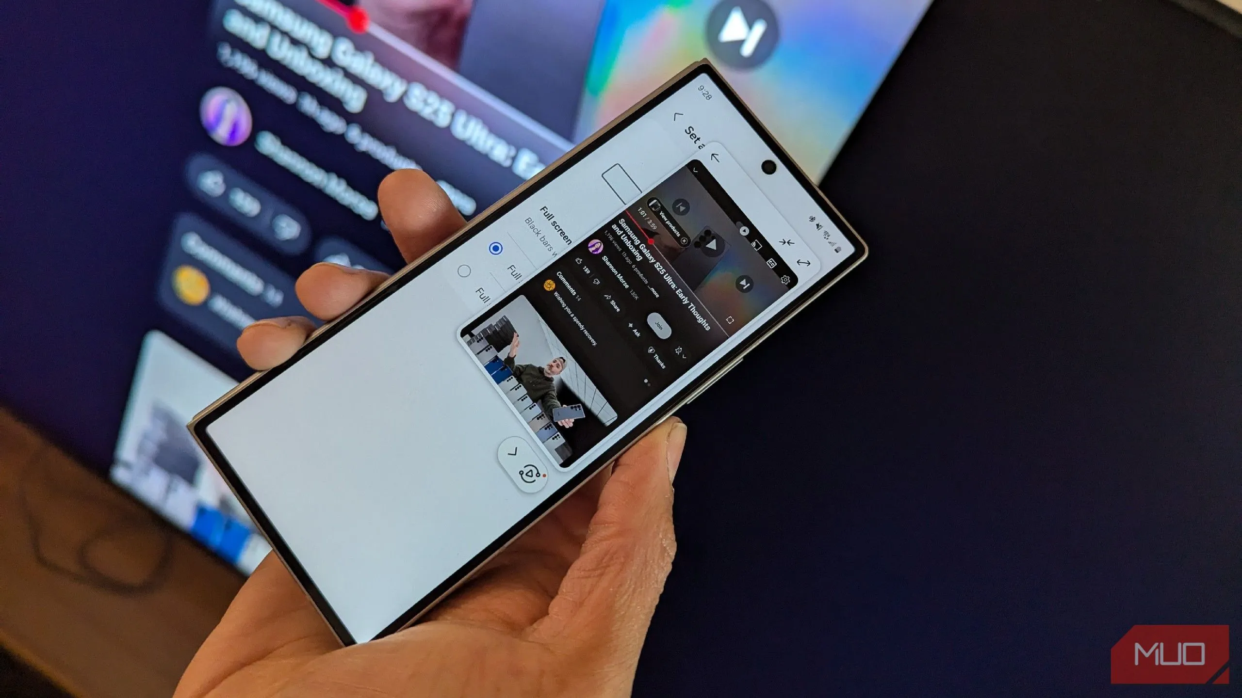 Màn hình điện thoại đang được chiếu lên TV thông qua Samsung Tap View