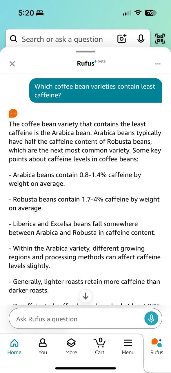 Màn hình điện thoại hiển thị trợ lý Rufus giải thích về các loại hạt cà phê Robusta và Arabica