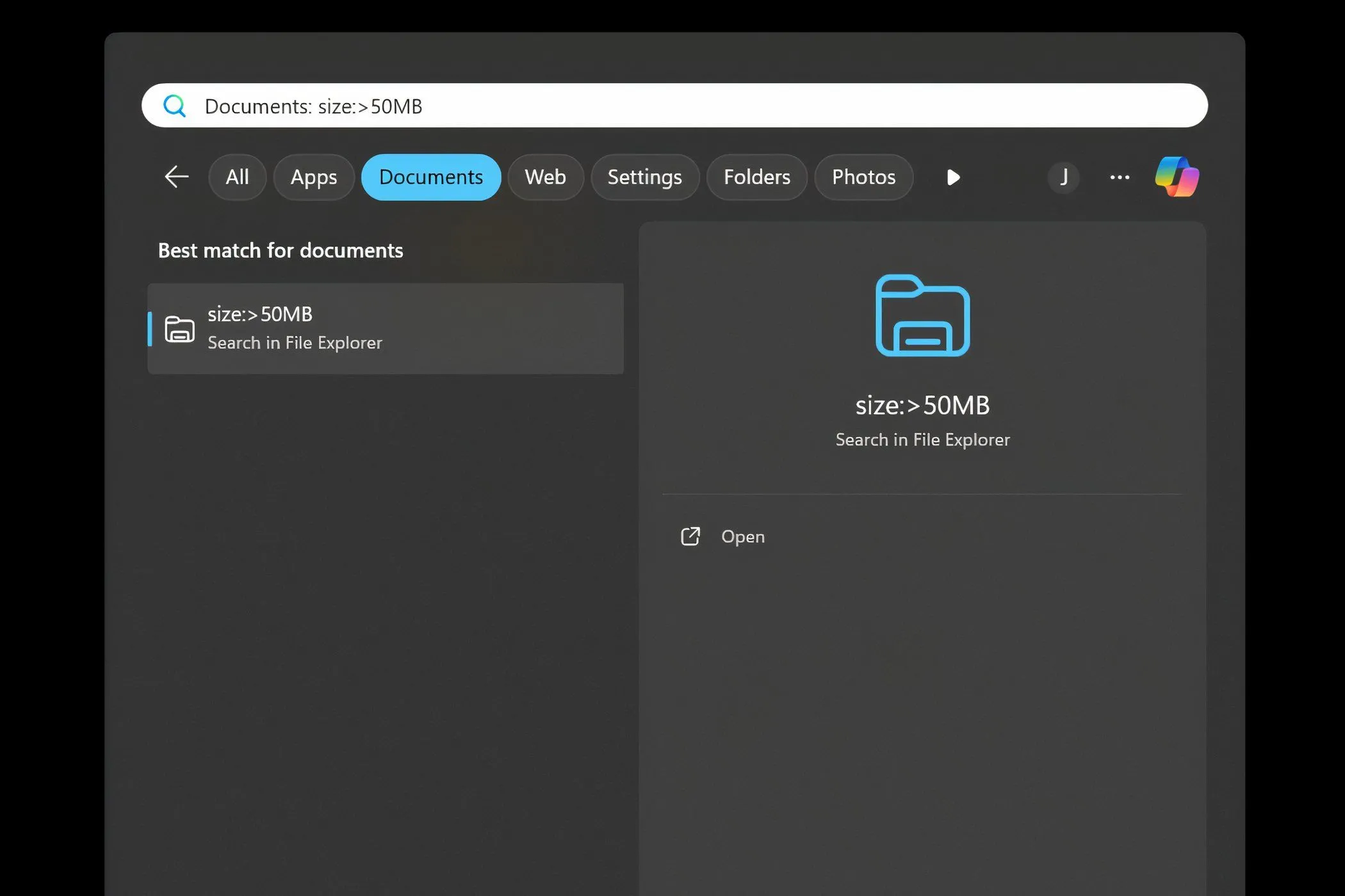 Màn hình File Explorer hiển thị cách dùng bộ lọc kích thước (Size) để tìm file trên Windows
