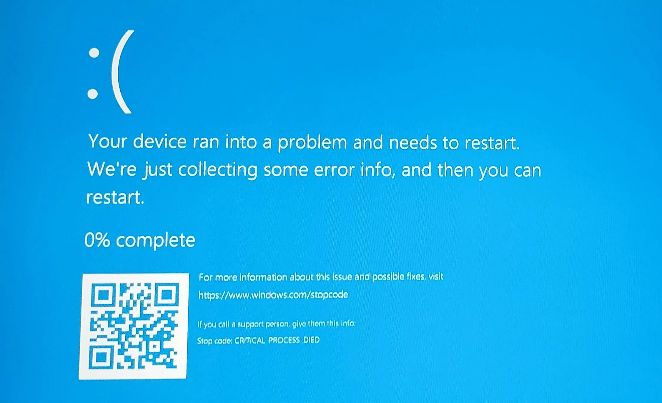 Màn hình hiển thị lỗi Windows, minh họa các vấn đề hệ thống không nhất quán do sử dụng chế độ Sleep kéo dài.