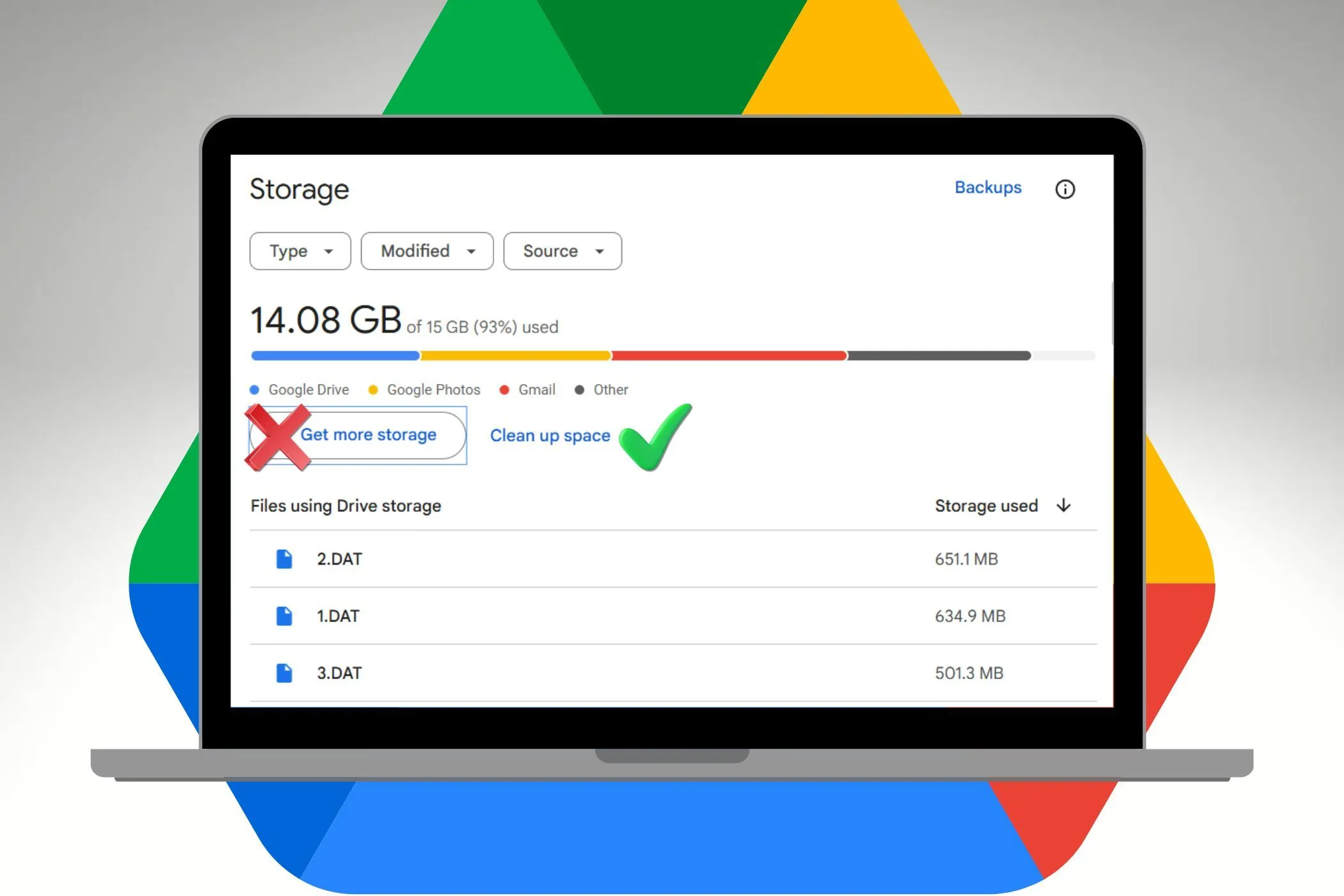 Màn hình laptop hiển thị trạng thái dung lượng lưu trữ đám mây với logo Google Drive, tượng trưng cho việc sao lưu dữ liệu trực tuyến