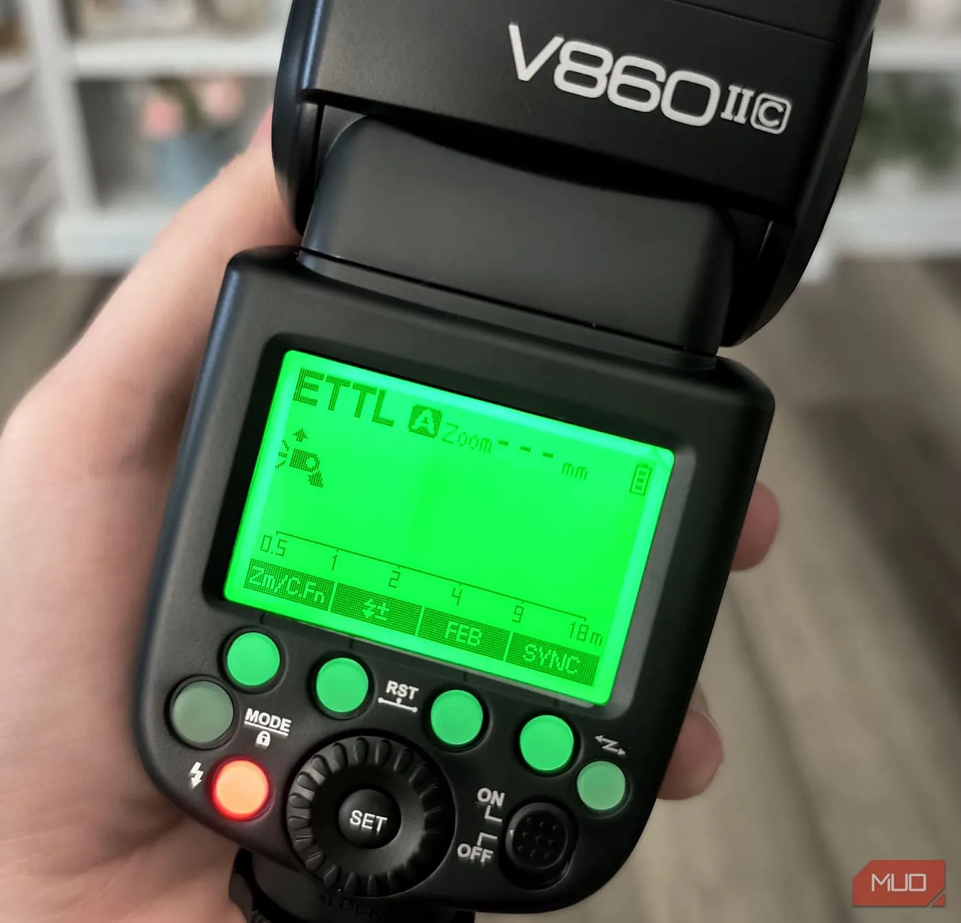 Màn hình LCD hiển thị các cài đặt của Godox V860II