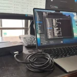 Màn hình ngoài và MacBook kết nối qua hub