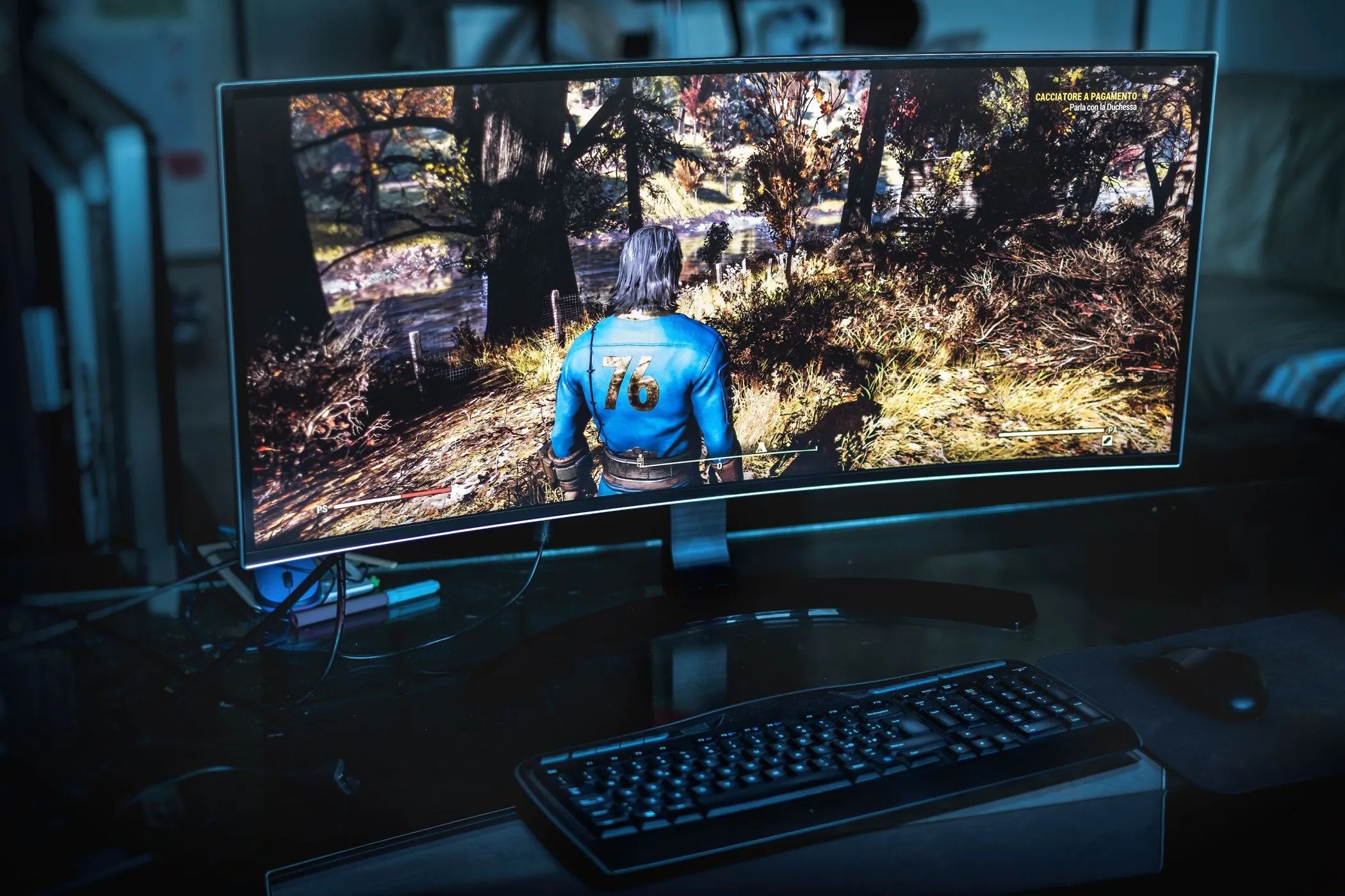Màn hình siêu rộng hiển thị game Fallout 76, minh họa cho trải nghiệm gaming mượt mà với độ trễ thấp