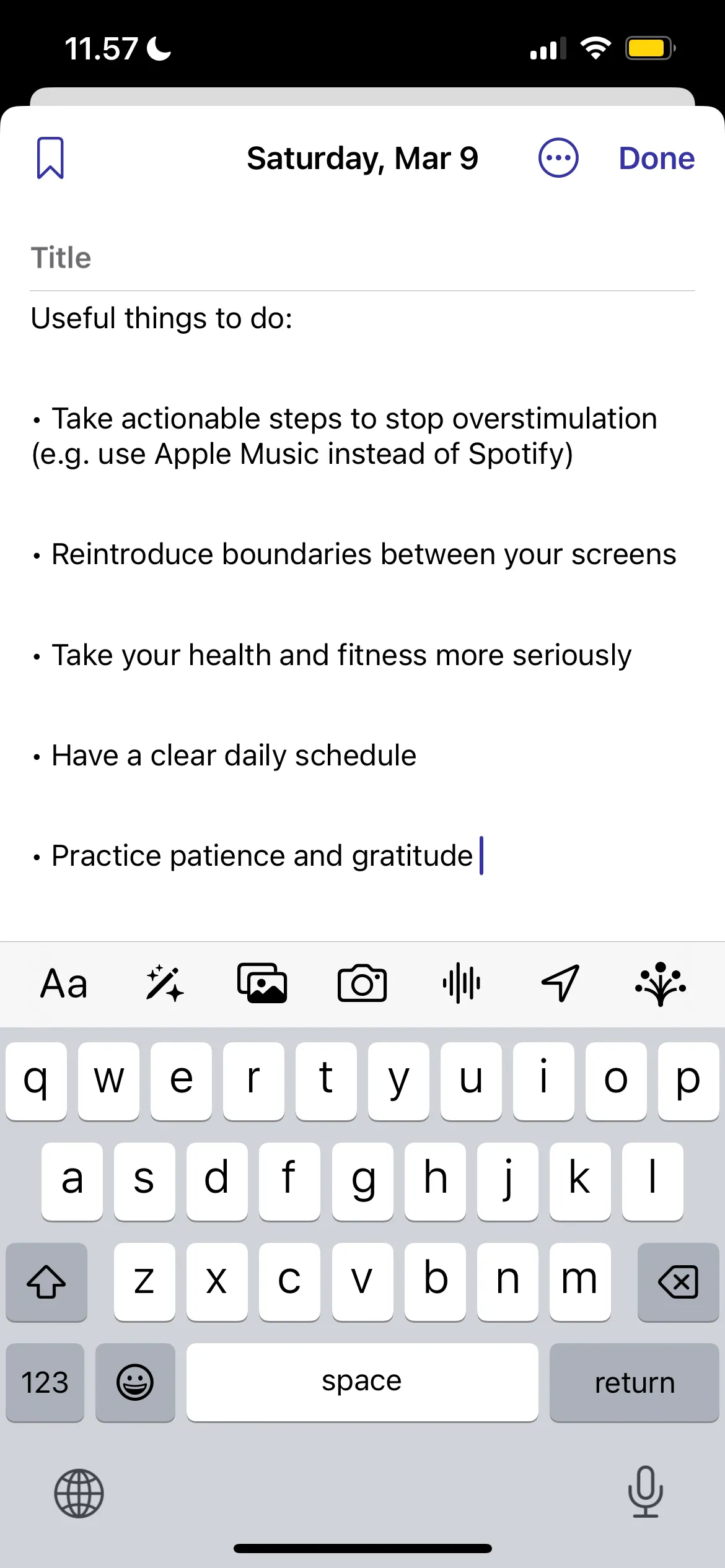 Màn hình thêm một mục nhập mới vào ứng dụng Journal của Apple, cho phép ghi chú và đính kèm