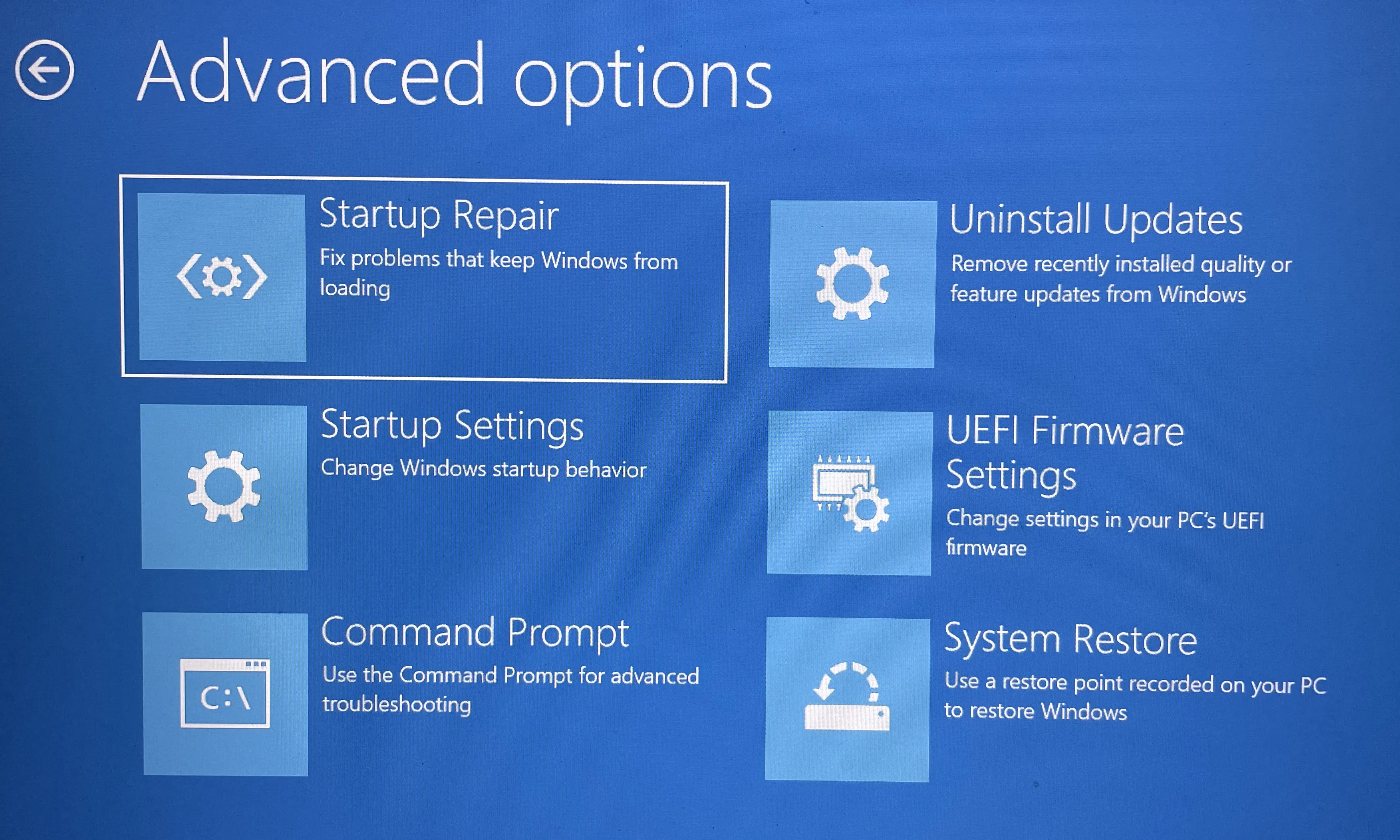 Màn hình Tùy chọn Nâng cao (Advanced Options) trong Môi trường Khôi phục Windows (WinRE), nơi chứa các công cụ sửa lỗi khởi động và hệ thống.