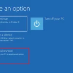 Màn hình Windows Recovery Environment với tùy chọn Troubleshoot được chọn