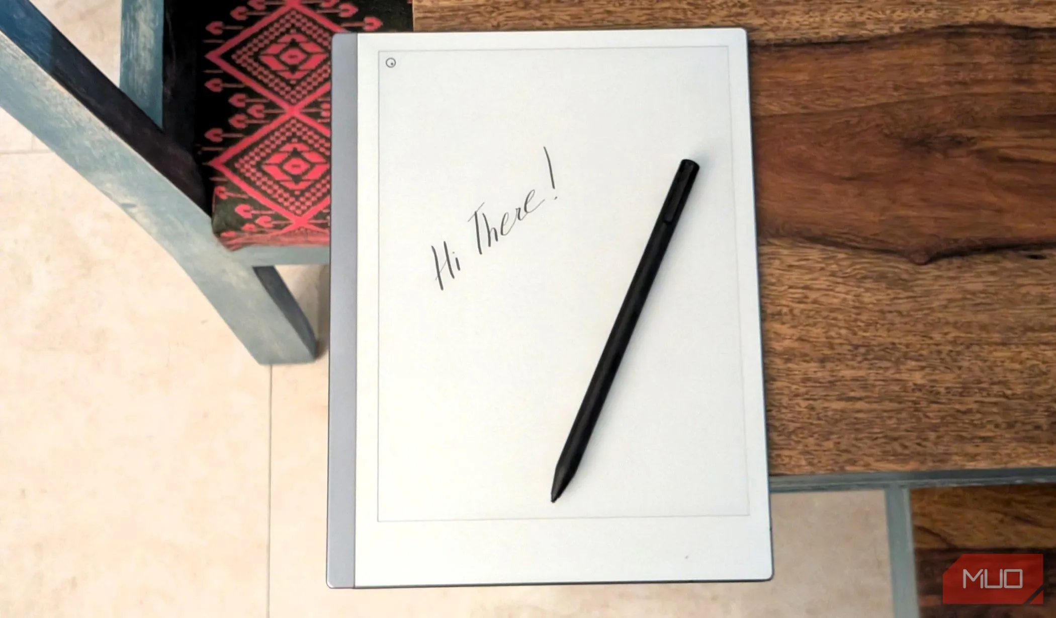 Máy tính bảng giấy reMarkable 2 và bút stylus