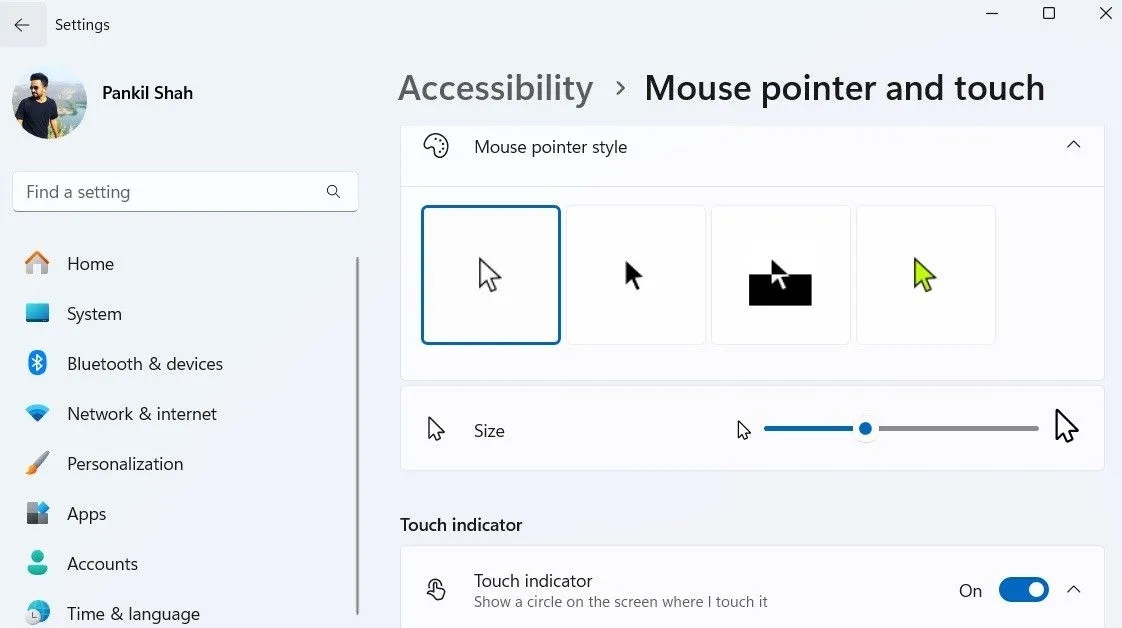 Menu cài đặt con trỏ chuột trong Windows 11 giúp tùy chỉnh kích thước và màu sắc để dễ nhìn hơn, hỗ trợ giảm mỏi mắt