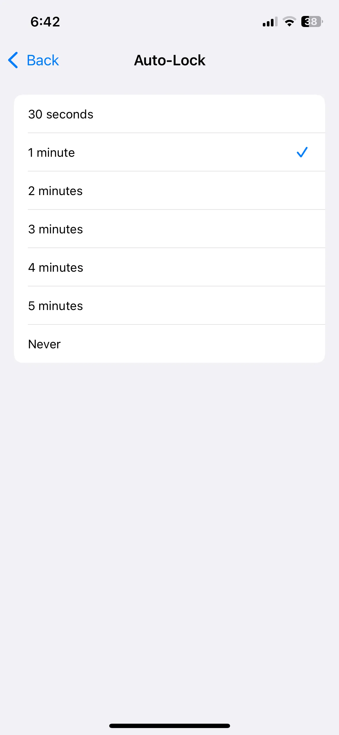 Menu cài đặt Tự động khóa màn hình trên iPhone, cho phép điều chỉnh thời gian khóa tự động.