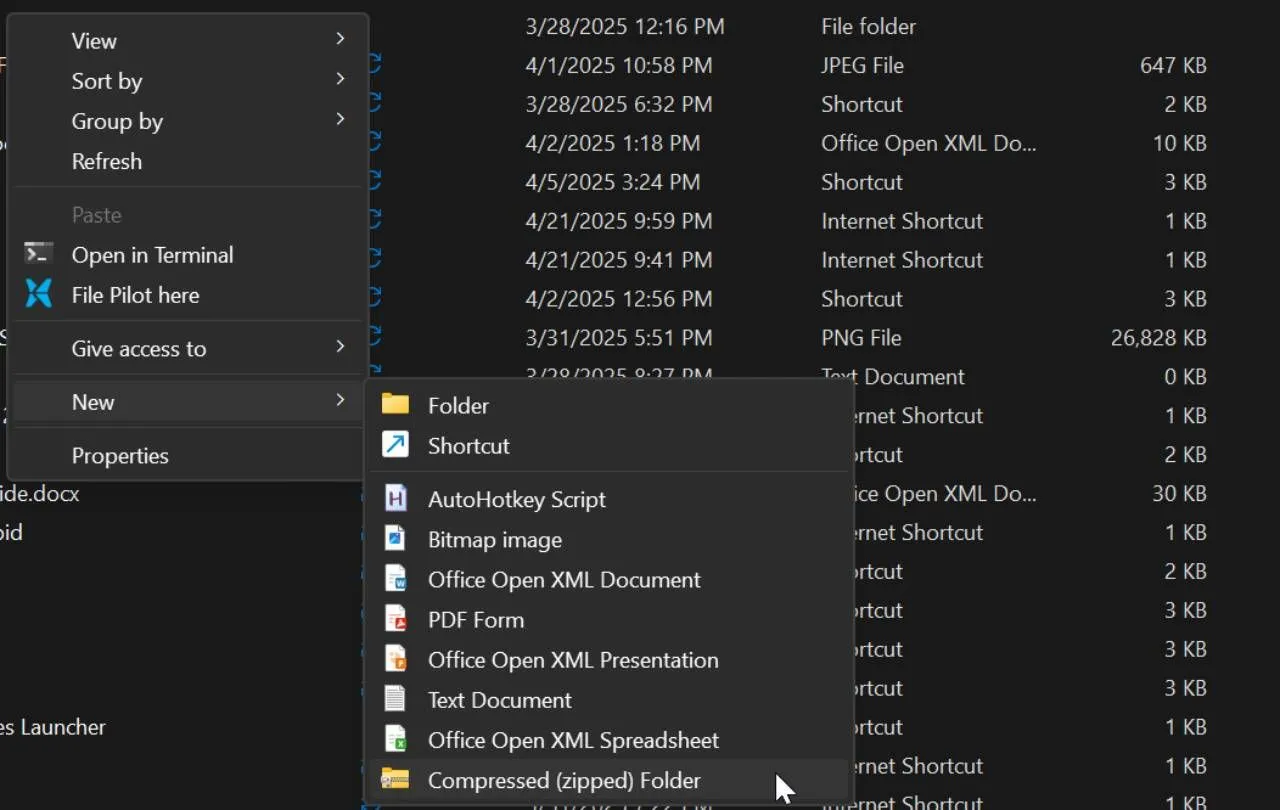 Menu chuột phải trong File Explorer trên Windows 11 với tùy chọn &quot;Send to &gt; Compressed (zipped) folder&quot; để tạo tệp nén ZIP.
