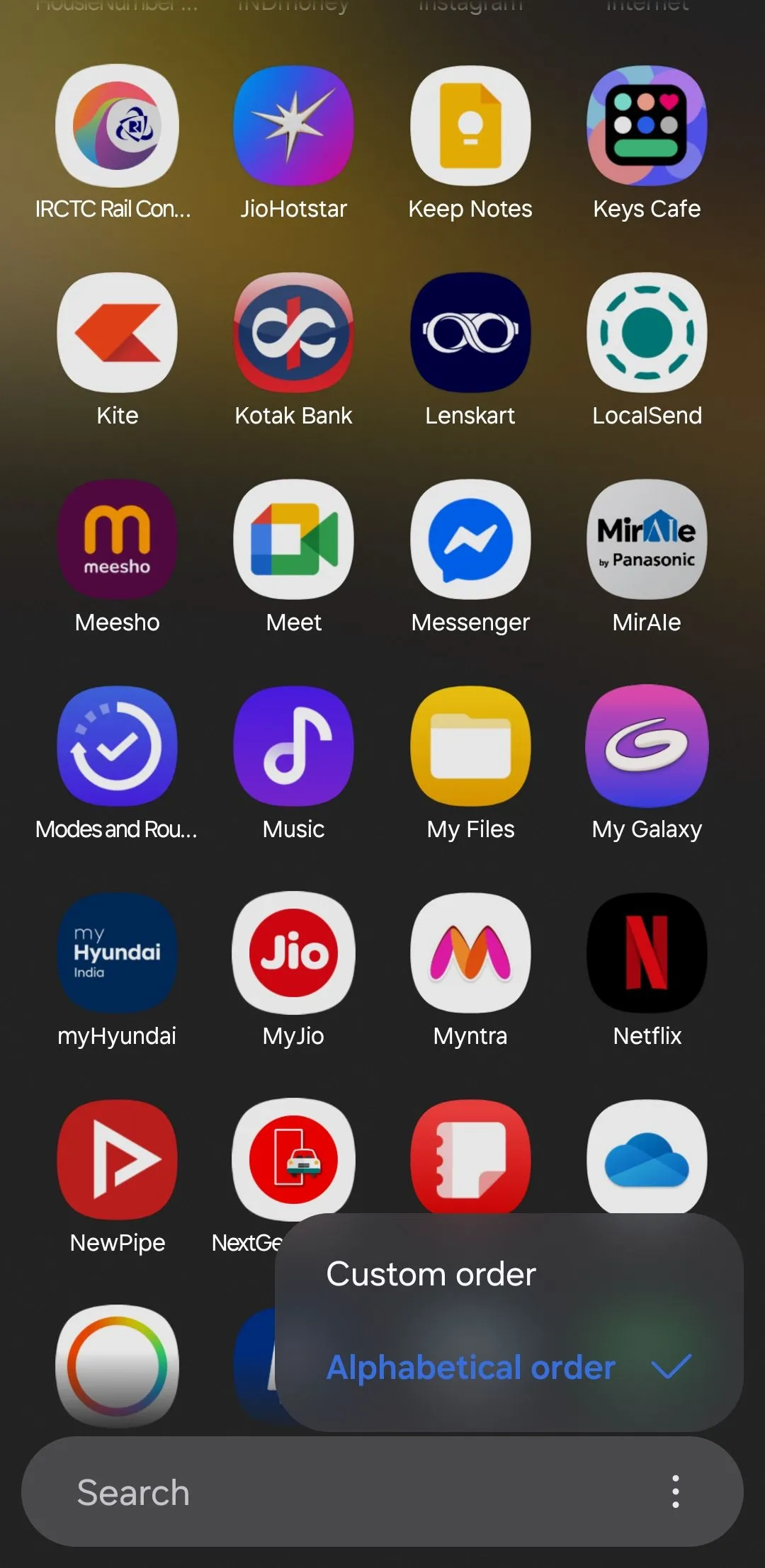 Menu ngăn kéo ứng dụng One UI 7 trên điện thoại Samsung