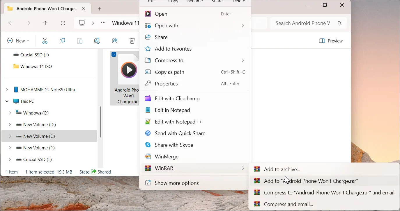 Menu ngữ cảnh của File Explorer với tùy chọn thêm vào kho lưu trữ WinRAR