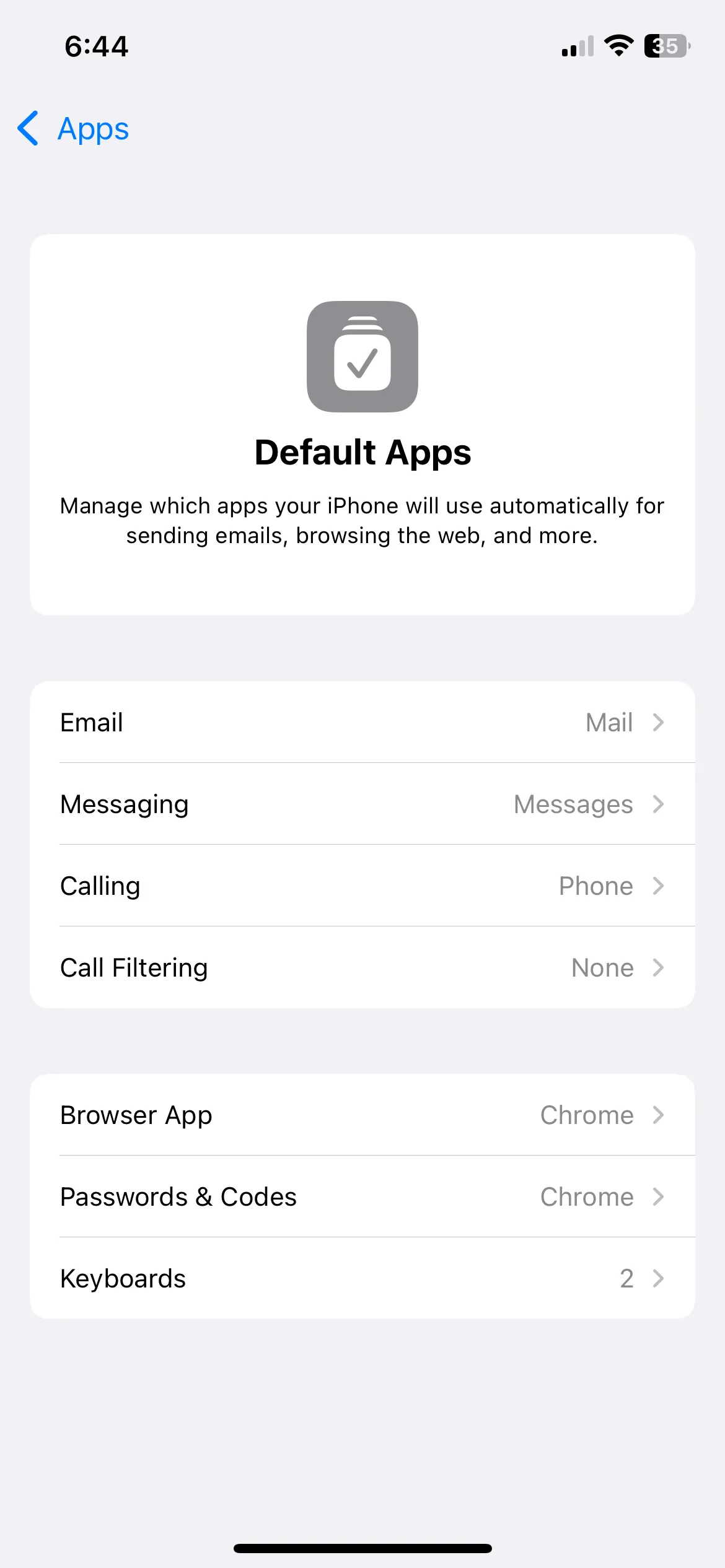 Menu ứng dụng mặc định trên iPhone, cho phép người dùng thay đổi ứng dụng trình duyệt, email và quản lý mật khẩu.