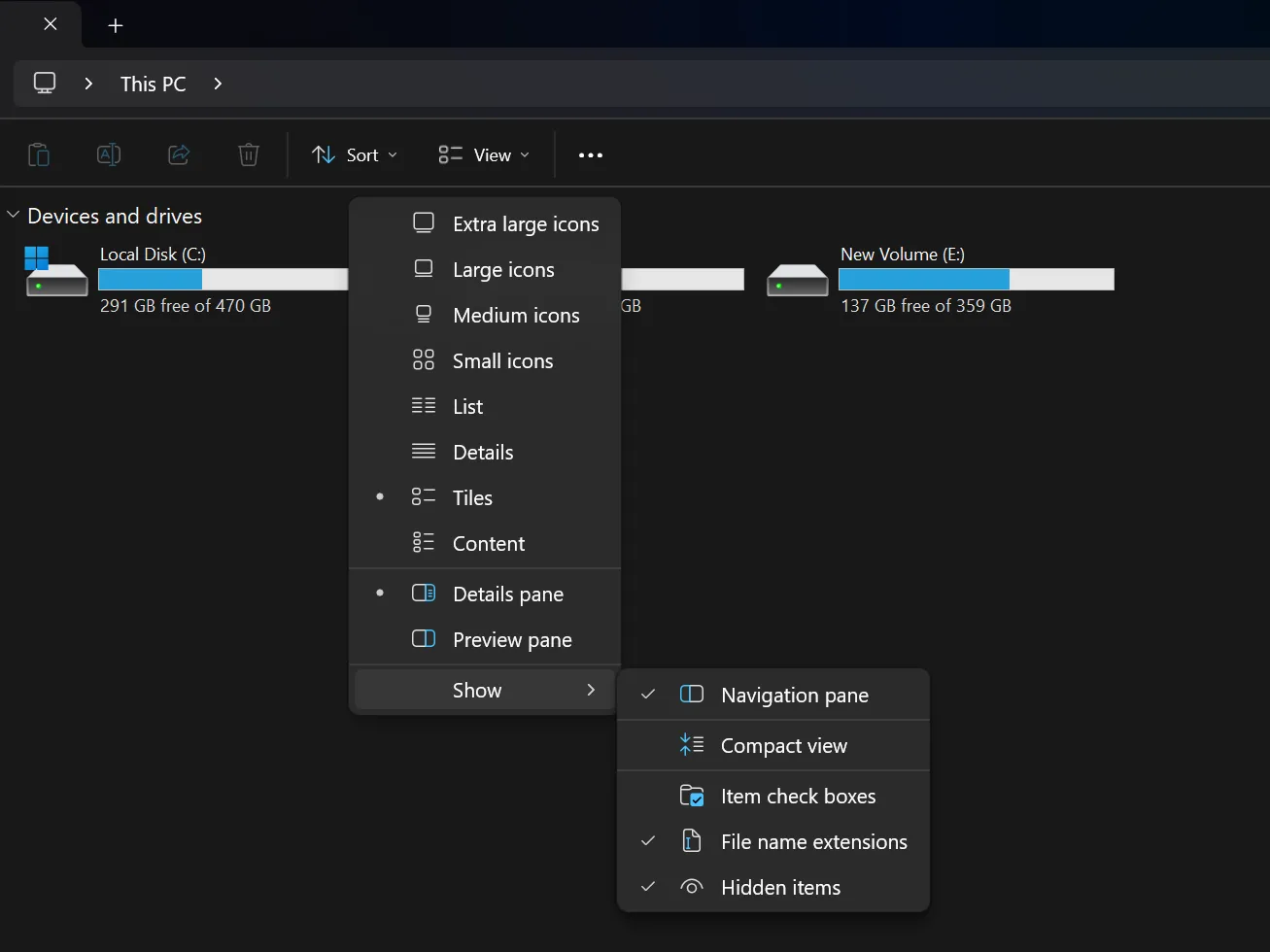 Menu 'Xem' trong File Explorer hiển thị tùy chọn bật hiển thị phần mở rộng tên tệp tin.