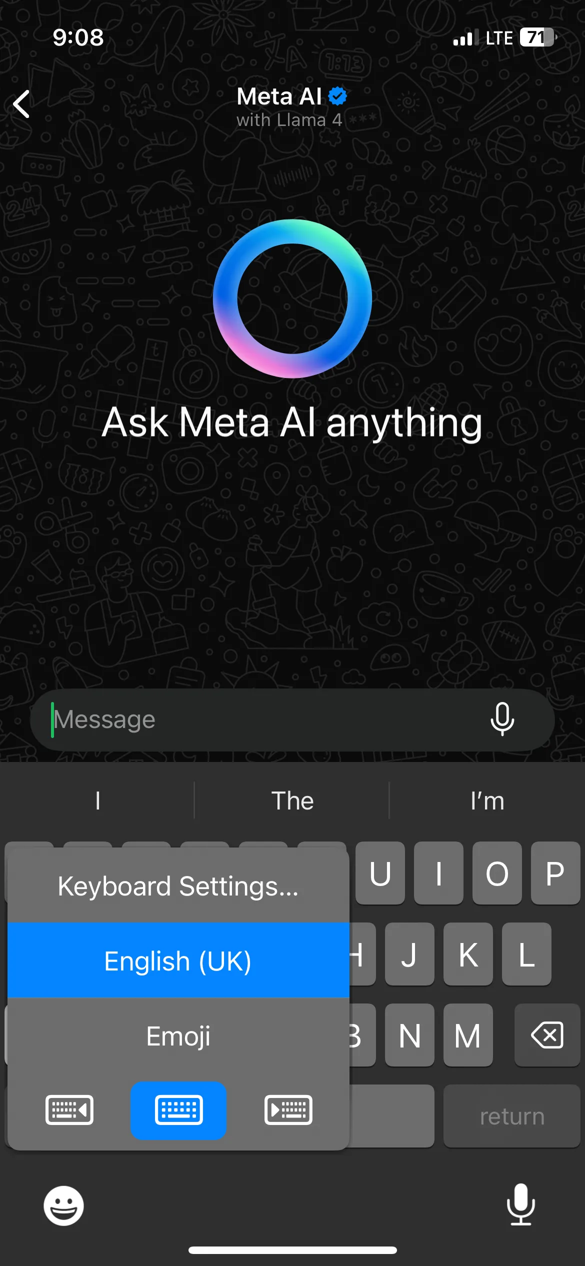 Mở cài đặt bàn phím iPhone trong ứng dụng WhatsApp để điều chỉnh vị trí