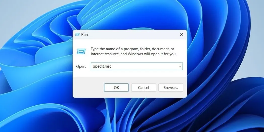 Mở gpedit.msc qua hộp thoại Run trên Windows 11