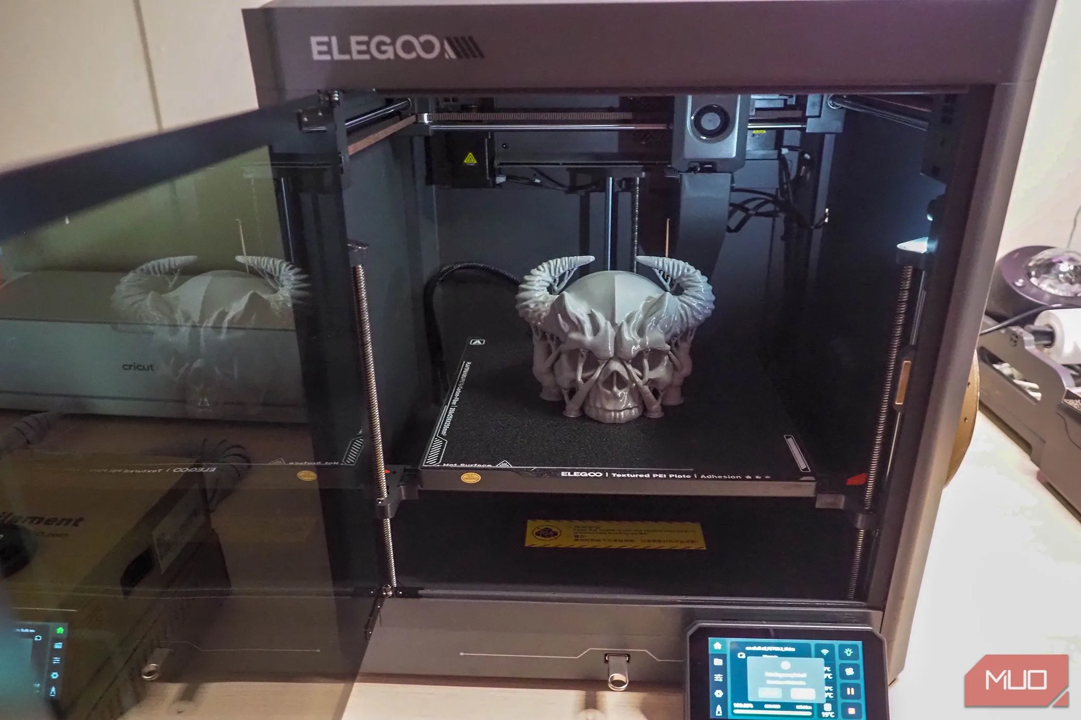 Mô hình đầu lâu được in 3D hoàn thiện từ Elegoo Centauri Carbon