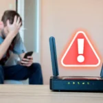 Một router Wi-Fi với biểu tượng cảnh báo lỗi và người dùng đang lo lắng ở phía sau, minh họa nguy cơ bảo mật từ router cũ.