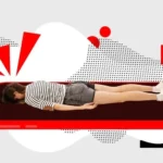 Người nằm trên giường bị quá tải bởi điện thoại