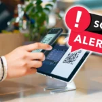 Người phụ nữ đang quét mã QR có cảnh báo lừa đảo khi kích hoạt eSIM