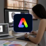 Người phụ nữ đang sử dụng laptop để thiết kế đồ họa, hiển thị logo Adobe Express trên màn hình, minh họa khả năng chỉnh sửa ảnh bằng AI của Adobe Firefly.