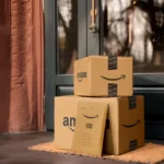 Nhiều gói hàng Amazon đặt trước cửa nhà dễ bị kẻ gian lấy trộm.