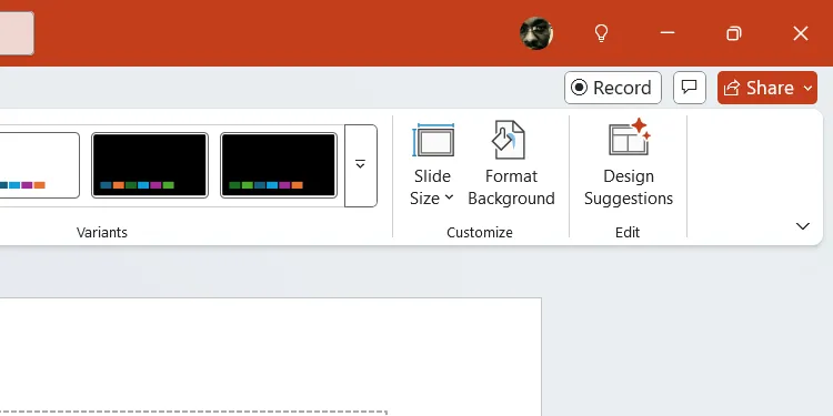 Nút &quot;Design Suggestions&quot; (Gợi ý Thiết kế) trong tab &quot;Designer&quot; của PowerPoint, giúp tạo bố cục slide tự động.