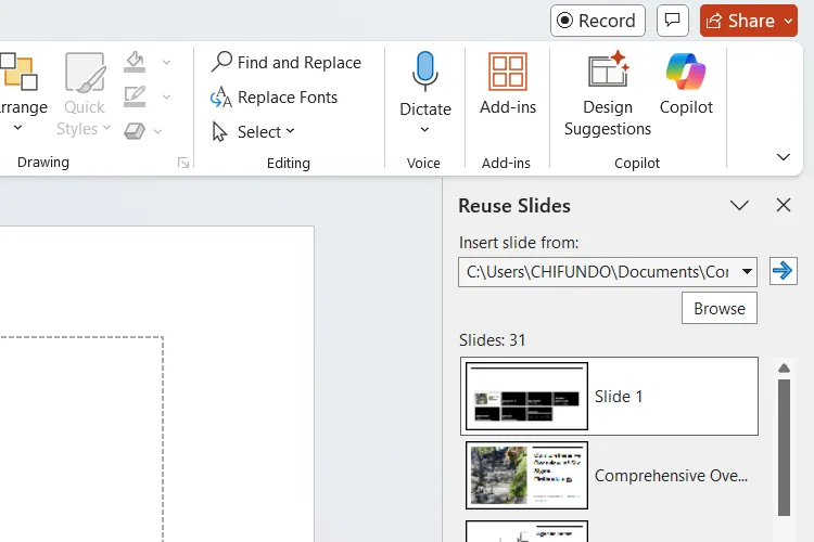 Panel &quot;Reuse Slides&quot; (Tái sử dụng Slide) trong PowerPoint, cho phép người dùng duyệt và chọn các slide từ bài thuyết trình khác.