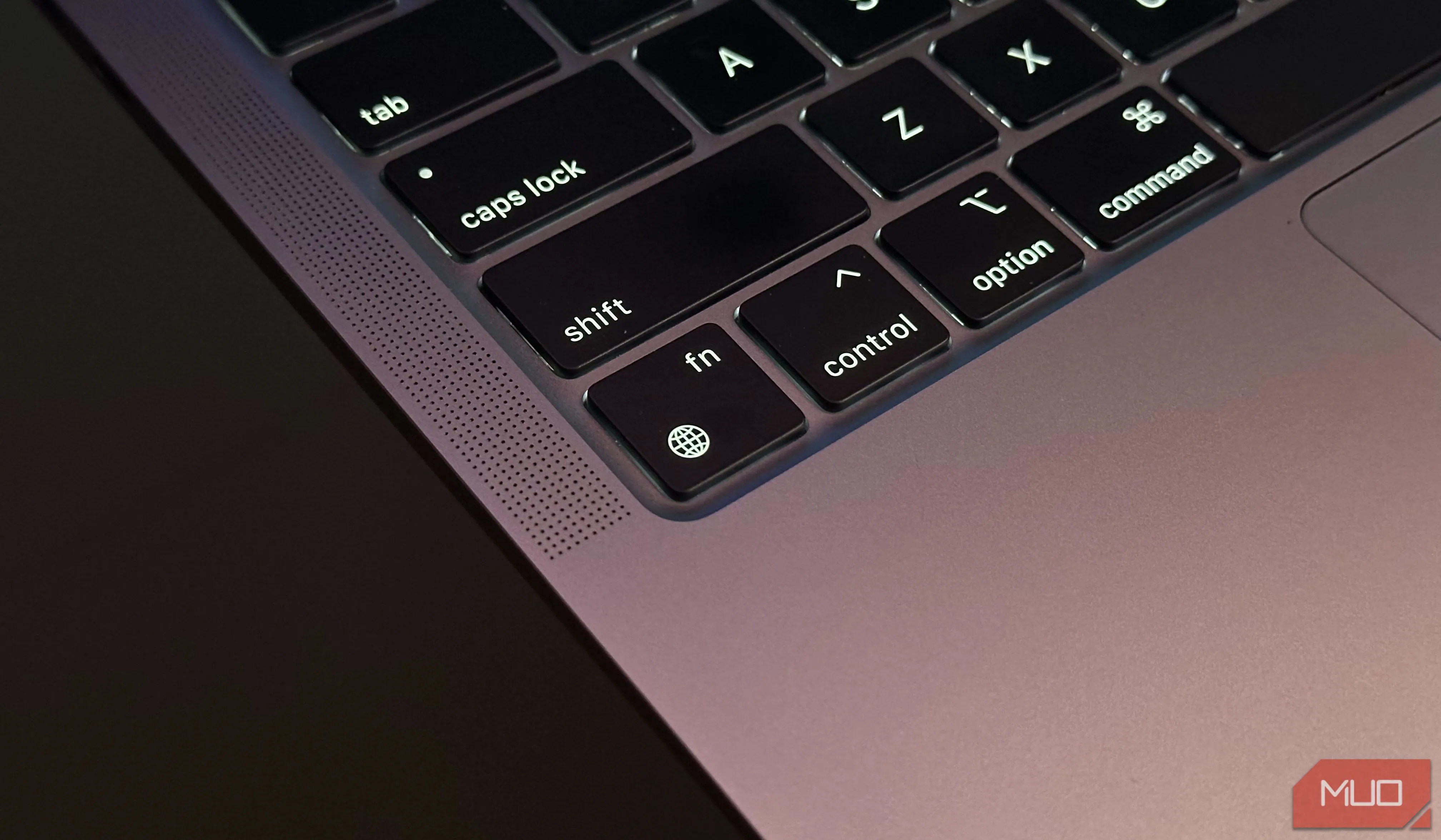 Phím chức năng hoặc phím Globe trên bàn phím MacBook