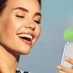 Quạt mini nhỏ gọn cắm trực tiếp vào cổng USB-C hoặc Lightning của điện thoại iPhone, giúp làm mát tức thời.