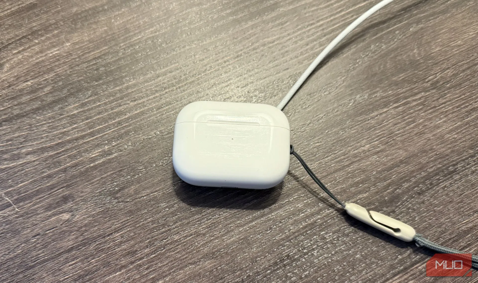Sạc AirPods Pro 2 bằng sạc Apple Watch tiện lợi