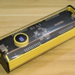 Sạc dự phòng USB màu đen với các cổng cắm, minh họa lý do sạc dự phòng không đạt dung lượng thực tế