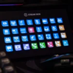 Stream Deck XL hiển thị các phím tắt tùy chỉnh cho Zoom, giúp điều khiển cuộc gọi video dễ dàng.