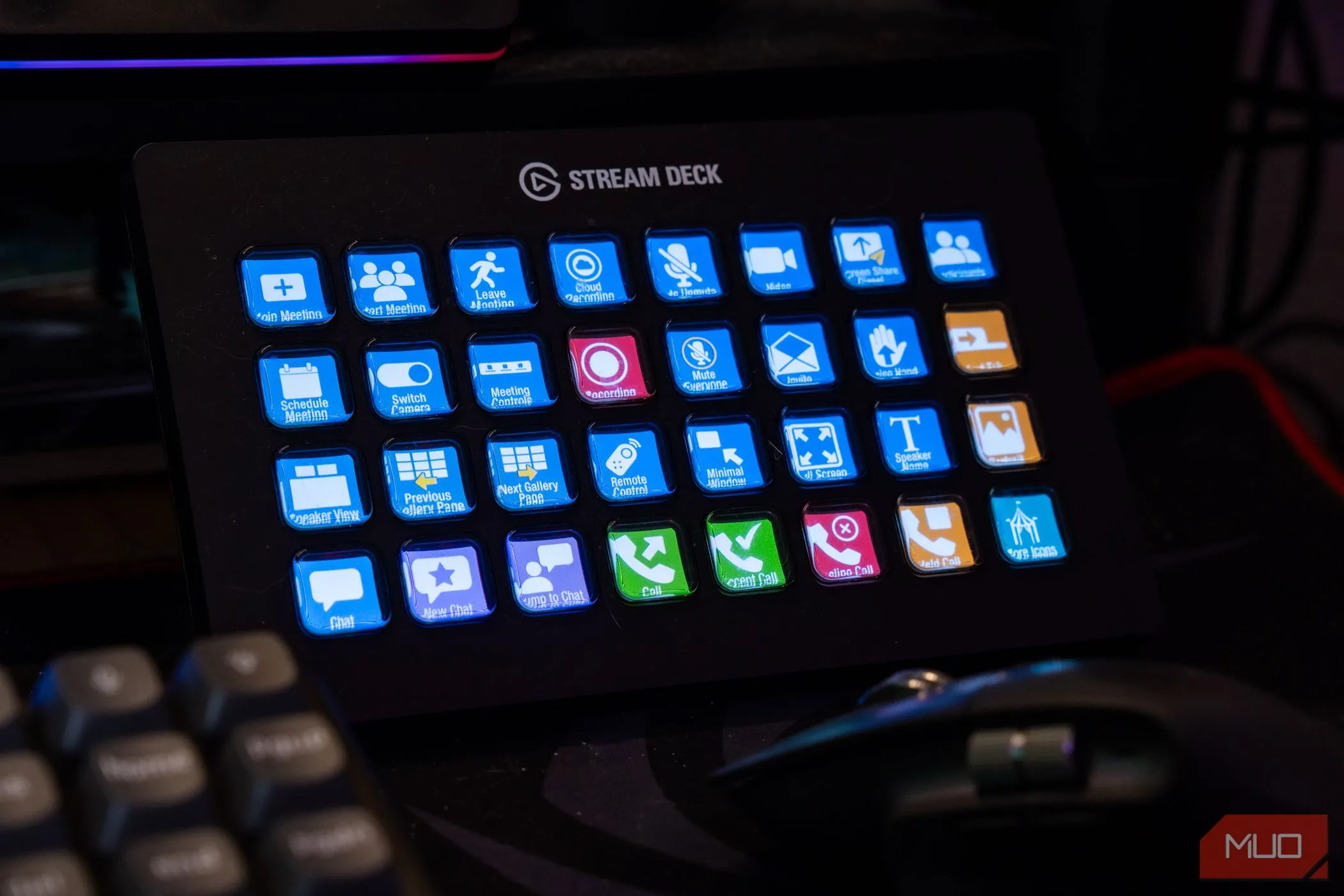 Stream Deck XL hiển thị các phím tắt tùy chỉnh cho Zoom, giúp điều khiển cuộc gọi video dễ dàng.