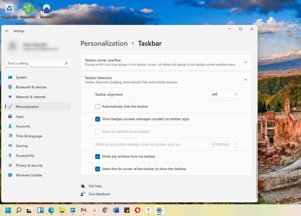 Thanh Taskbar Windows 11 với biểu tượng được căn trái, mang lại cảm giác quen thuộc như Windows 10