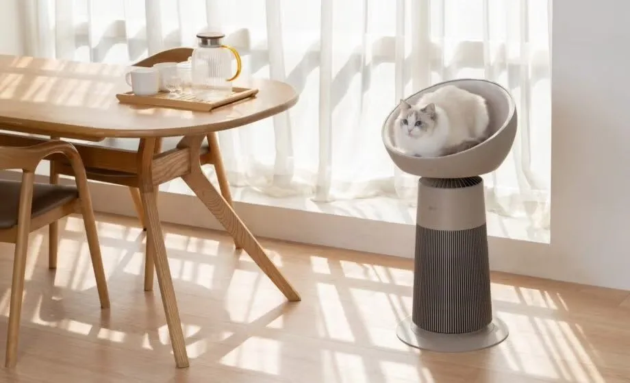 Tháp LG AeroCat tích hợp máy lọc không khí và nơi nghỉ ngơi cho mèo.